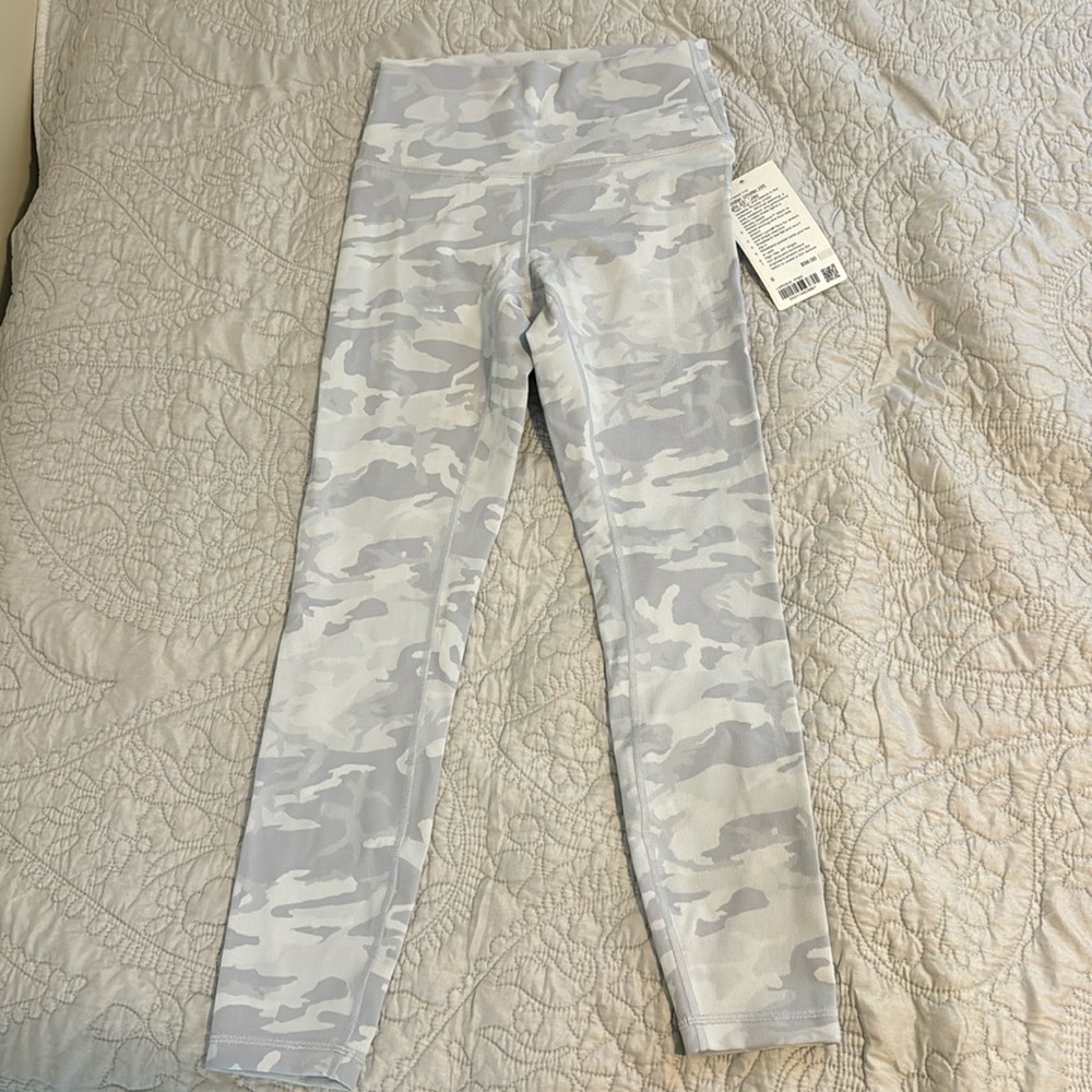 Lululemon camo winder under size 6 nwt